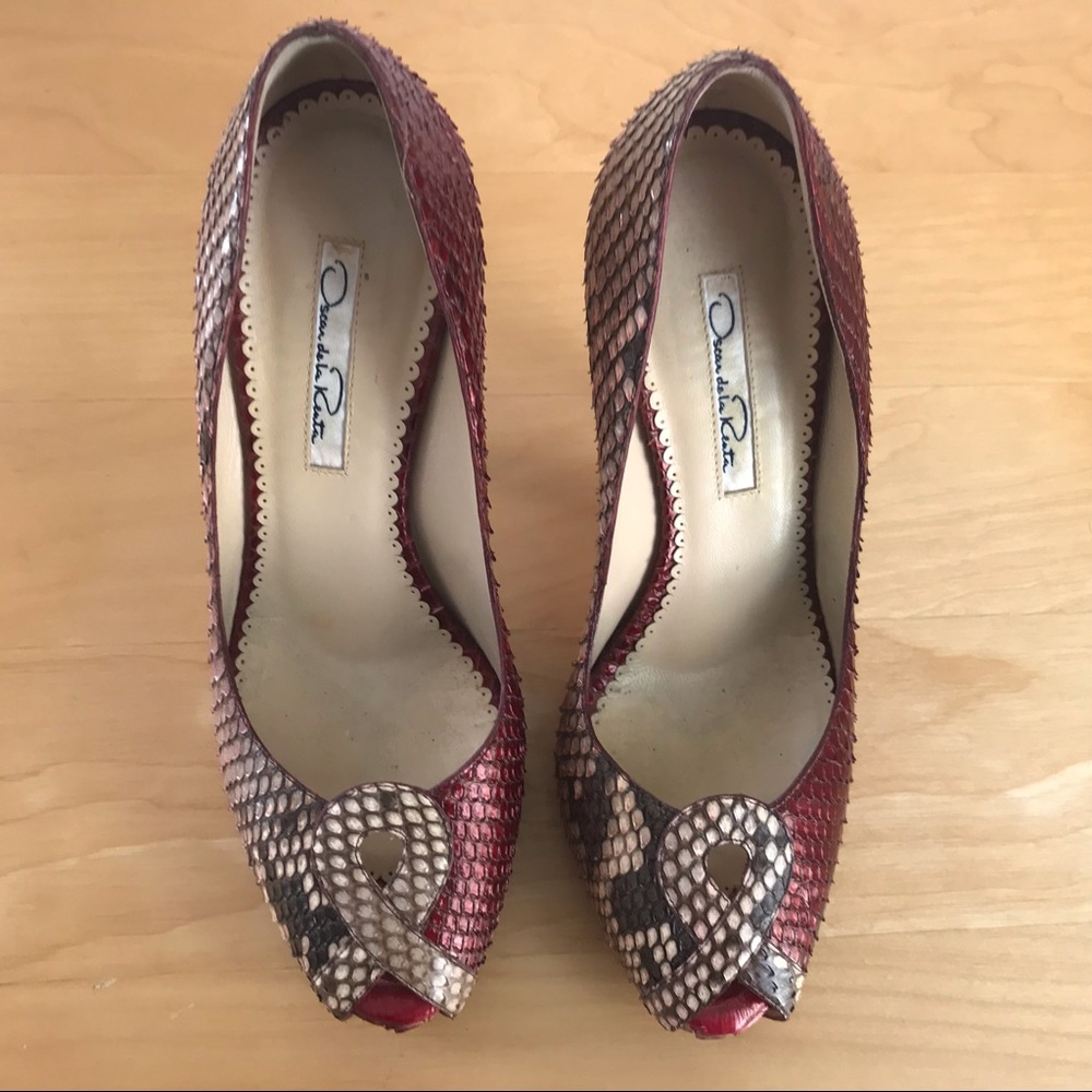 Oscar de le Renta Two-Tone Python Pumps - Picture 2 of 8